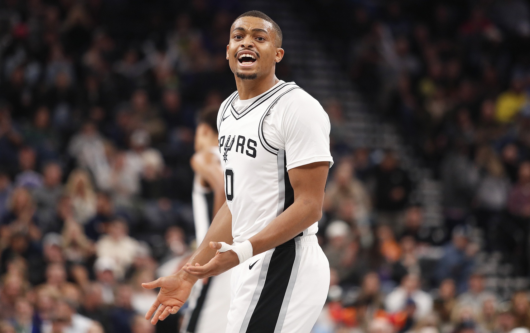 NBA录像-队魂站出来了！凯尔登上篮+底角三分连取5分 马刺追至差12分！