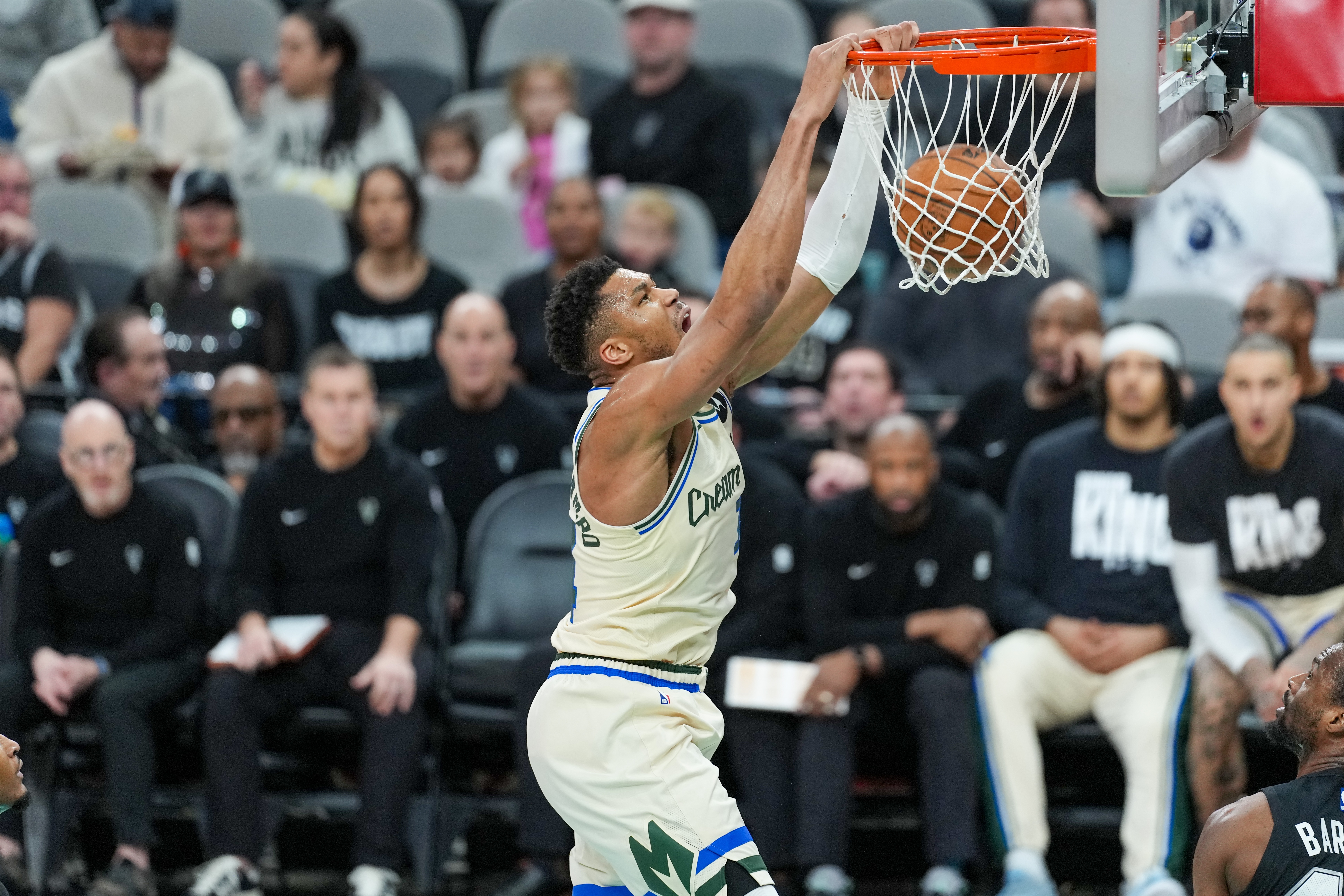 网球直播-休赛期再战！队记：森林狼可能在今年夏天再次尝试引进字母哥