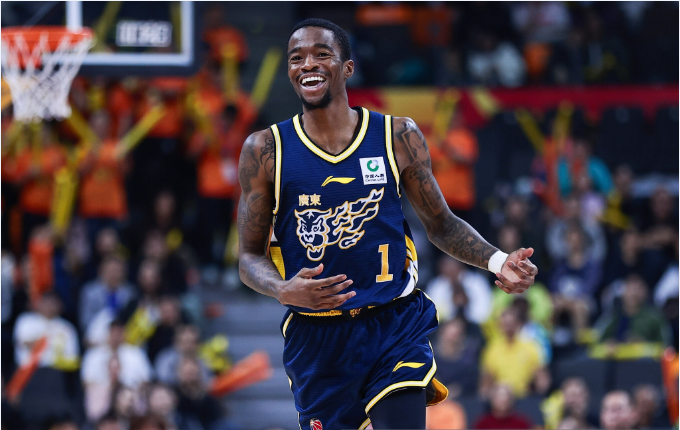 网球直播-升第一！胡明轩决战连得11分广东双杀天津 萨姆纳39分单节20分