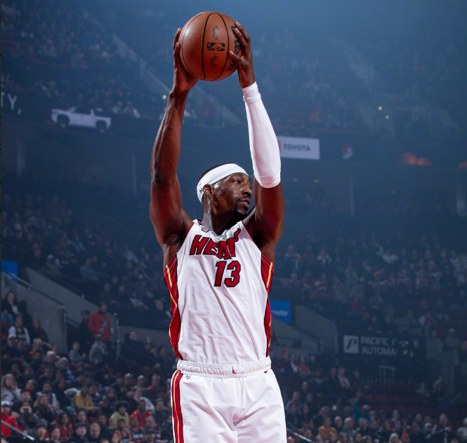 英超直播-维金斯17+6+6热巴肆虐内线，努尔基奇三双创造历史，热火大胜爵士