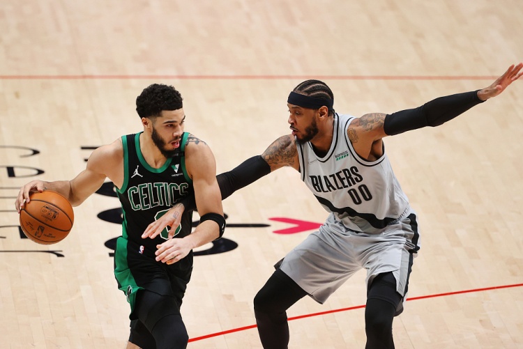 世界杯直播-白巧克力不满：甜瓜不能给塔图姆建议？斯托克顿不能给控卫建议？